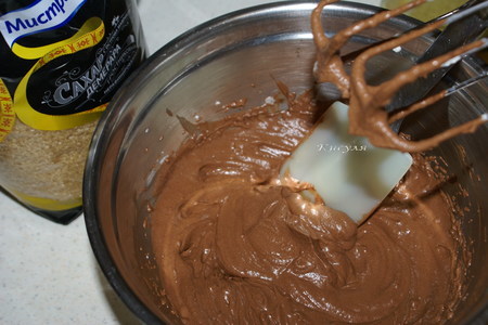 Шоколадно-малиновый мусс с грильяжной крошкой: шаг 4