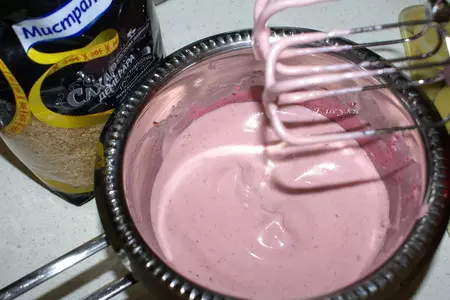 Шоколадно-малиновый мусс с грильяжной крошкой: шаг 6