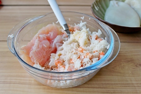 Кальмары, фаршированные рисом в томатном соусе: шаг 1