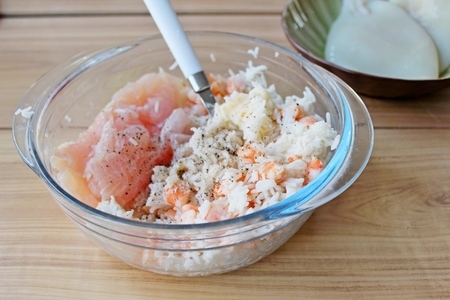 Кальмары, фаршированные рисом в томатном соусе: шаг 2