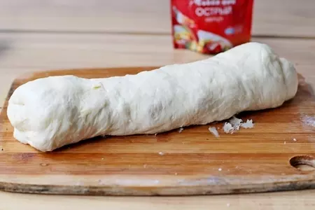 Рулет с кетчупом с беконом и моцареллой: шаг 7