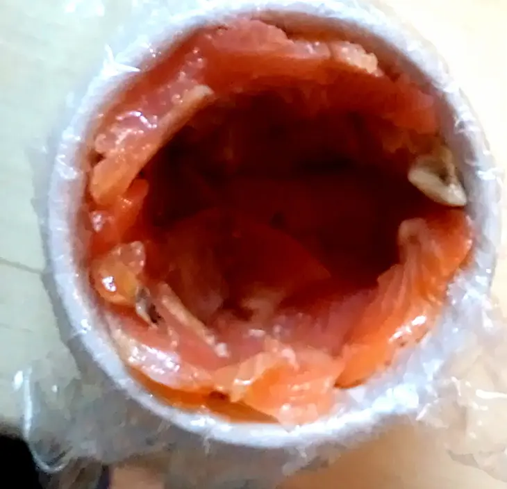 Башенка из слабосоленой семги с картофелем, яйцом и огурцами в маринаде: шаг 1