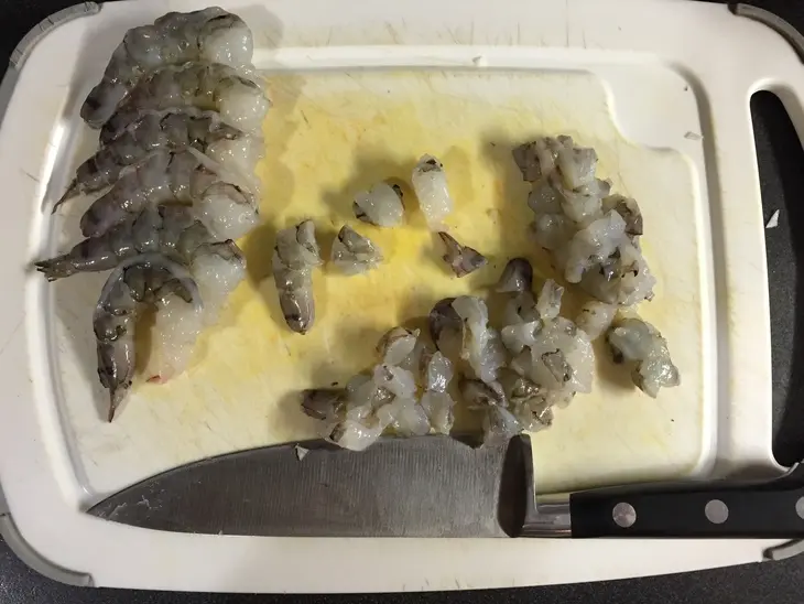 Пончики с креветками и пряным соусом: шаг 2