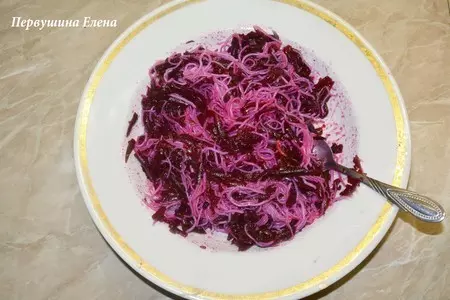 Салат свекольный с фунчозой: шаг 3