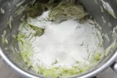 Кабачковые треугольники с начинкой: шаг 2