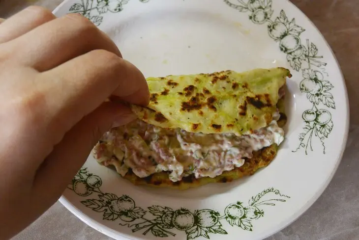 Кабачковые треугольники с начинкой: шаг 9
