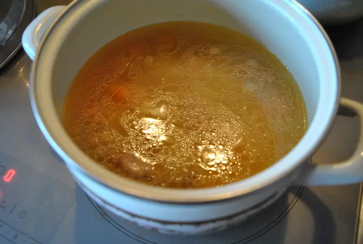 Суп с уткой, стручковой фасолью и клёцками с ржаными отрубями: шаг 3
