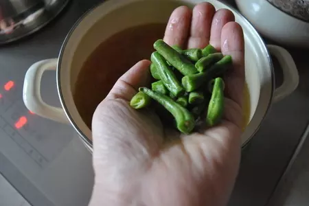 Суп с уткой, стручковой фасолью и клёцками с ржаными отрубями: шаг 6