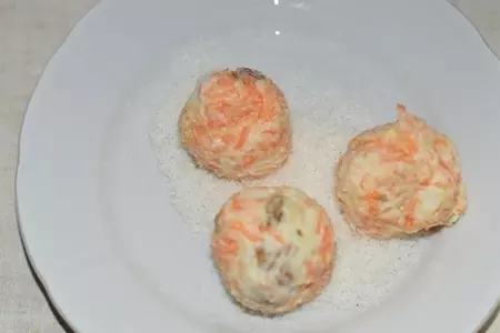 Творожные шарики с морковью и изюмом: шаг 4