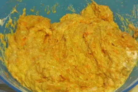 Морковные маффины с мандаринами и мармеладом: шаг 2