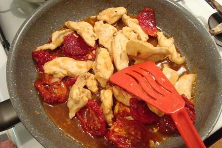 Курица с томатами вяленными, запечённая в духовке: шаг 8