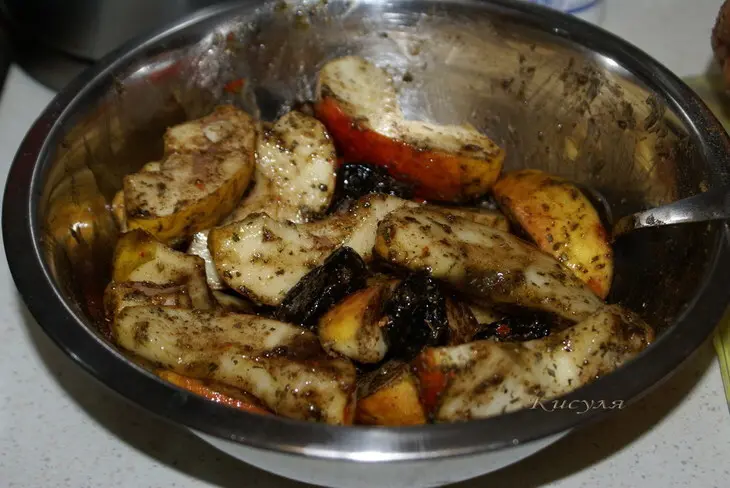 Гусь с яблоками и черносливом: шаг 2