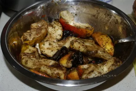 Гусь с яблоками и черносливом: шаг 2
