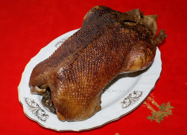 Гусь с яблоками и черносливом: шаг 8