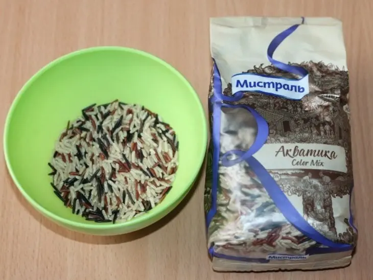 Салат из зеленого горошка с тунцом и рисом: шаг 1