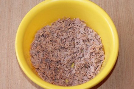 Салат из зеленого горошка с тунцом и рисом : шаг 2