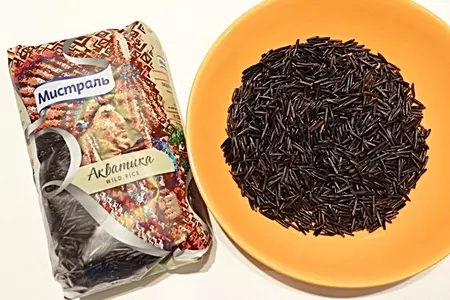 Рулетики из лаваша с диким рисом и лососем: шаг 1