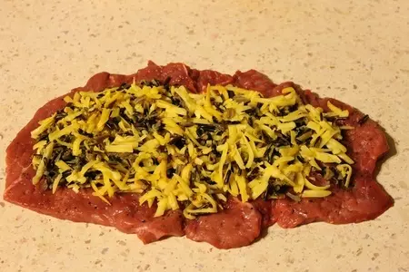 Рулет из говядины с рисом и сыром: шаг 4