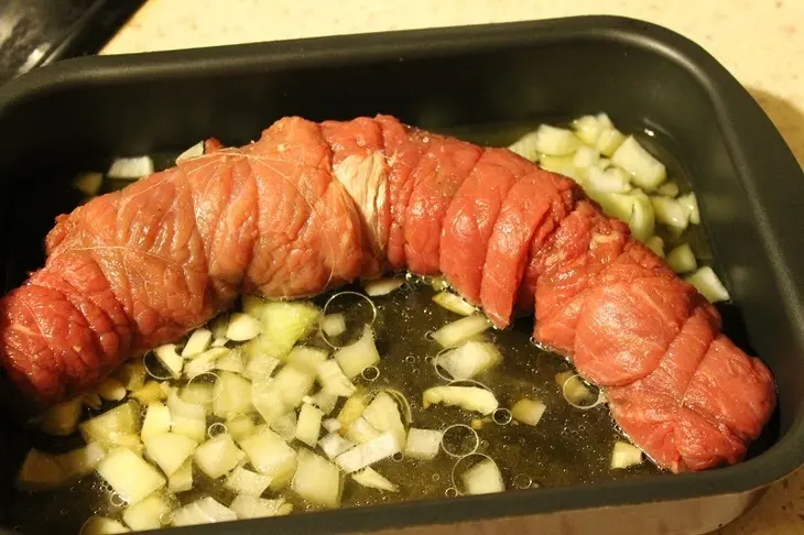 Рулет из говядины с рисом и сыром: шаг 6