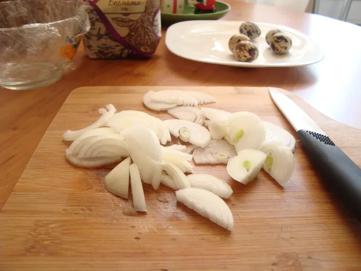 Салат с куриной печенью и перепелиными яйцами: шаг 3