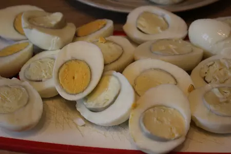 Яйца, фаршированные шампиньонами: шаг 2