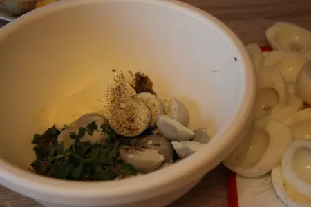 Яйца, фаршированные шампиньонами: шаг 3