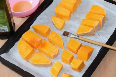 Салат с запеченой тыквой, карбонадом и рисом: шаг 2