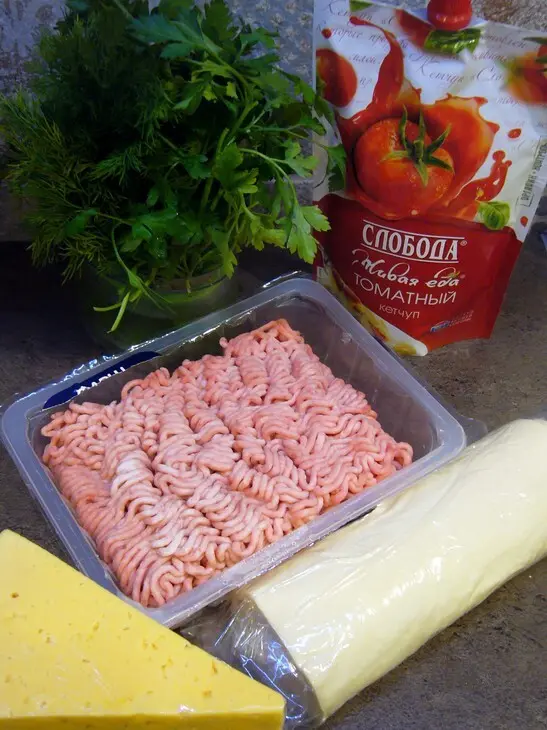 Мини пирожки с фаршем, томатным вкусом в виде елочки: шаг 1