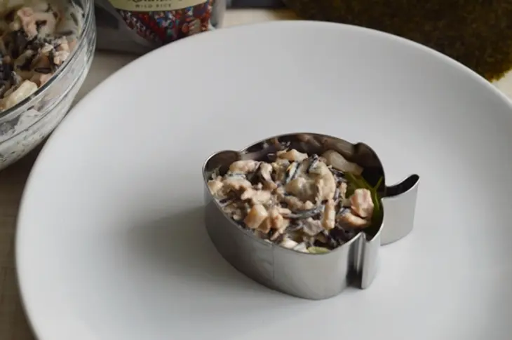 Салат из морепродуктов с черным рисом: шаг 4