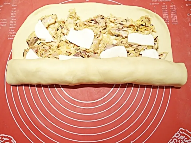 Рулет с курицей, рисом и моцареллой: шаг 13