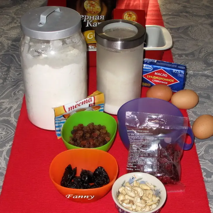 Новогодний кекс с сухофруктами и орехами: шаг 1
