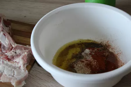 Ароматная свиная грудинка с рисом басмати mix и салатом из петрушки и граната: шаг 2