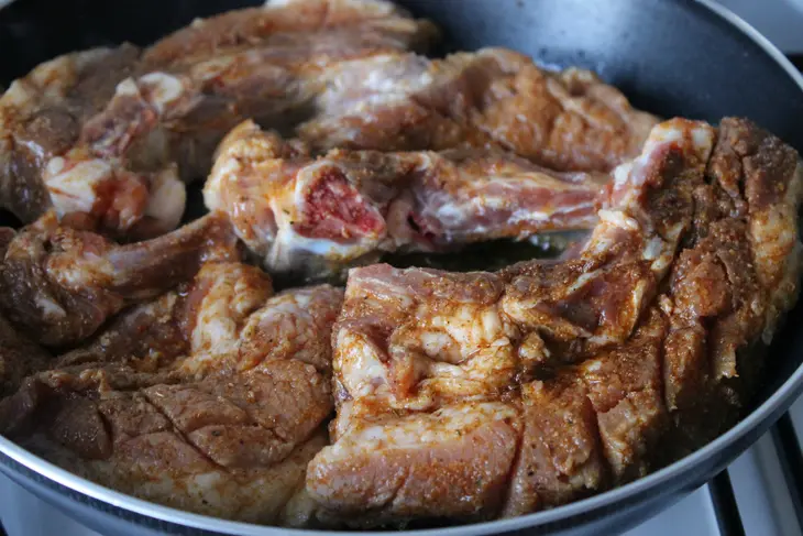 Ароматная свиная грудинка с рисом басмати mix и салатом из петрушки и граната: шаг 5
