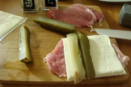 Мясо с огурцом или мясные рулетики с огурцом "спасибо андрей": шаг 3