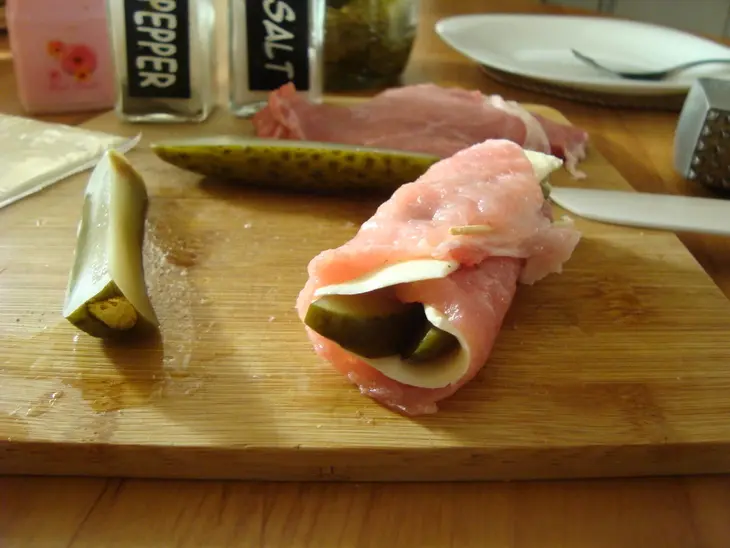 Мясо с огурцом или мясные рулетики с огурцом "спасибо андрей": шаг 4