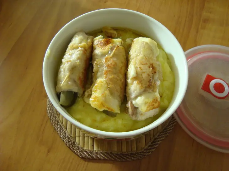Мясо с огурцом или мясные рулетики с огурцом "спасибо андрей": шаг 7