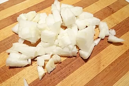 Пирог с квашеной капустой, рисом и колбасками: шаг 4