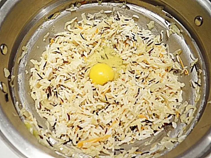 Пирог с квашеной капустой, рисом и колбасками: шаг 8