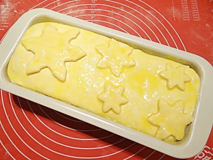 Пирог с квашеной капустой, рисом и колбасками: шаг 16
