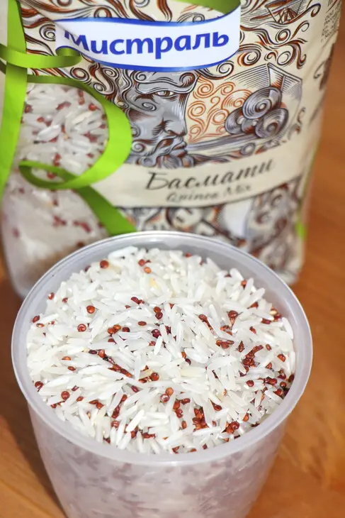 Салат с кальмаром, маринованным луком и овощами: шаг 1