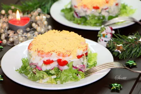 Салат с кальмаром, маринованным луком и овощами: шаг 8