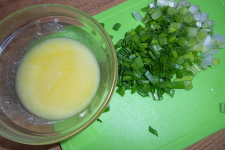 Рулет с рисом акватика микс, яйцом и зеленым луком под сырной корочкой: шаг 2