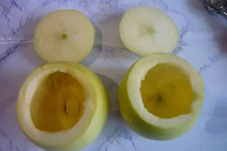 Куриная печень с яблоком в яблоке: шаг 2