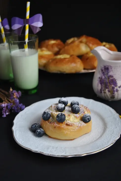 Ватрушки с творогом и ягодами: шаг 7