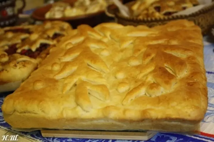 Закрытый пирог с капустой, яйцами и сайрой: шаг 1