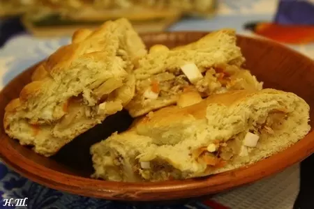 Закрытый пирог с капустой, яйцами и сайрой: шаг 3