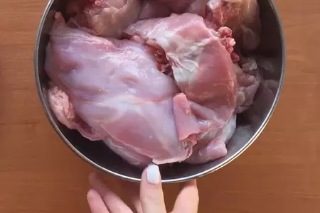 Кролик тушеный в сметане: шаг 2