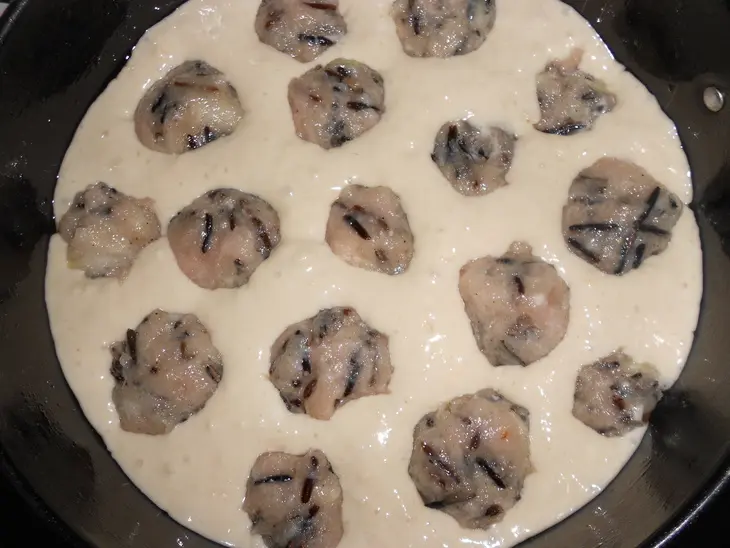 Пирог с куриными фрикадельками и рисом акватика: шаг 7