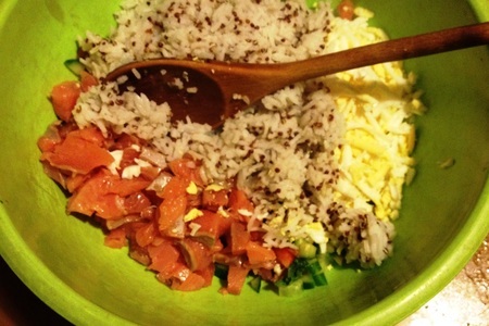 Рисовый салат с лососем "на белом-белом покрывале января": шаг 4