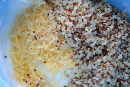 Сырные шарики с киноа в панировочных сухарях: шаг 5